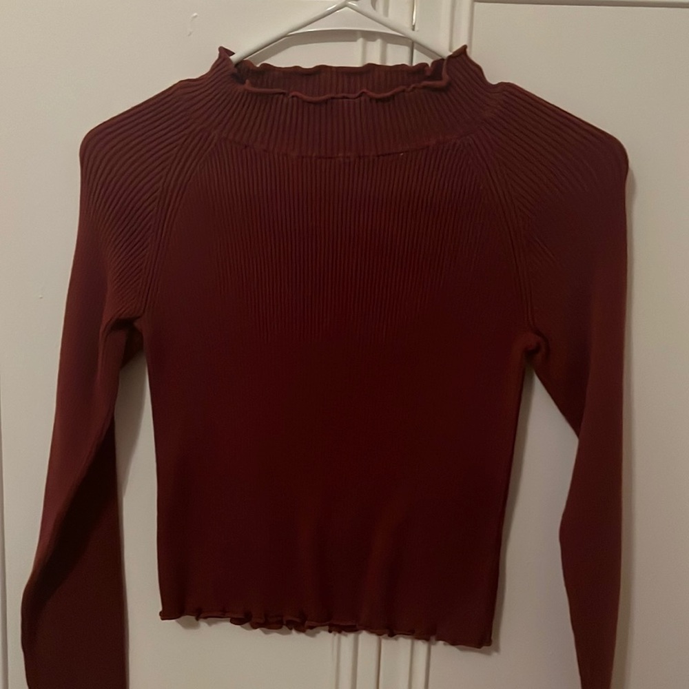 Women’s rust colored turtle neck sweater. Cropped with ruffles. Size small.